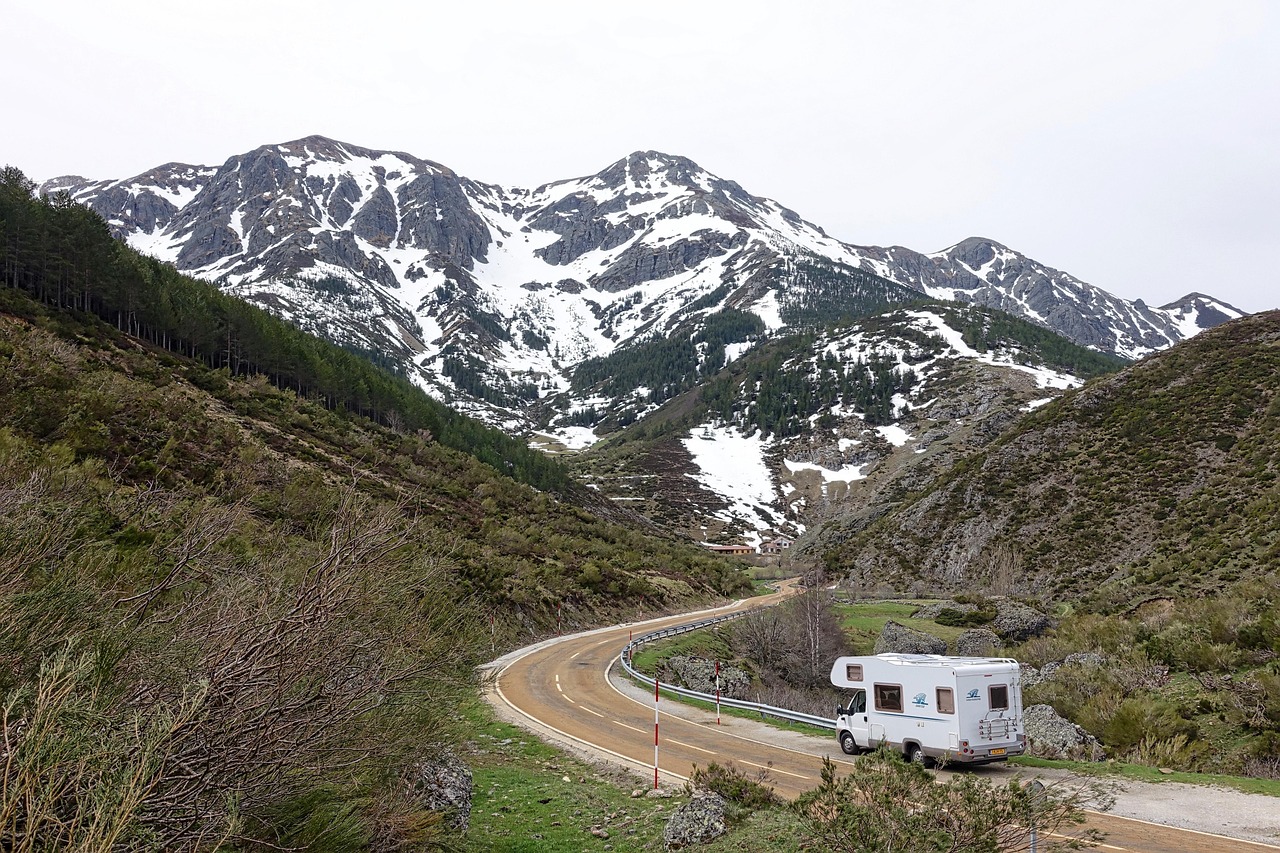 How to Drive an RV in Wind